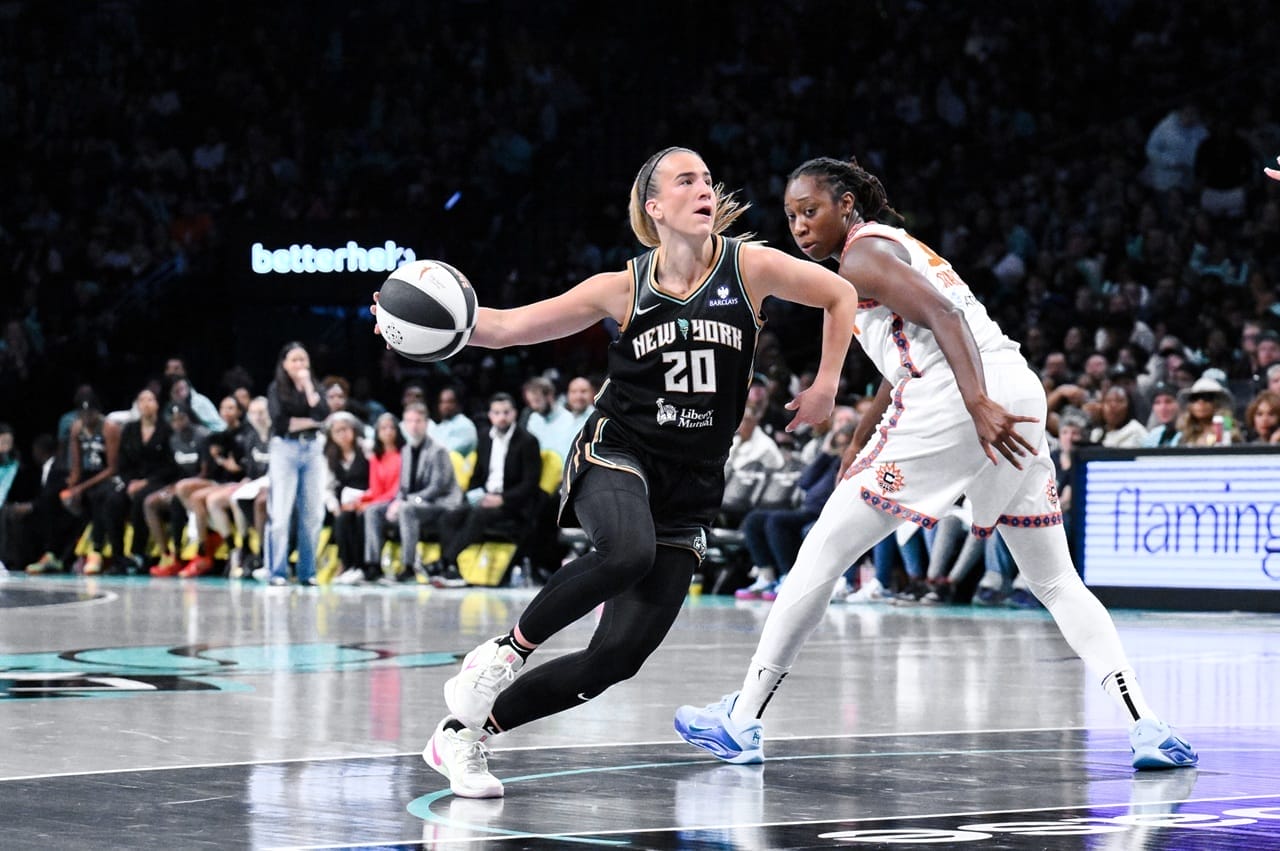 curry f uhrt warriors zum auftaktsieg