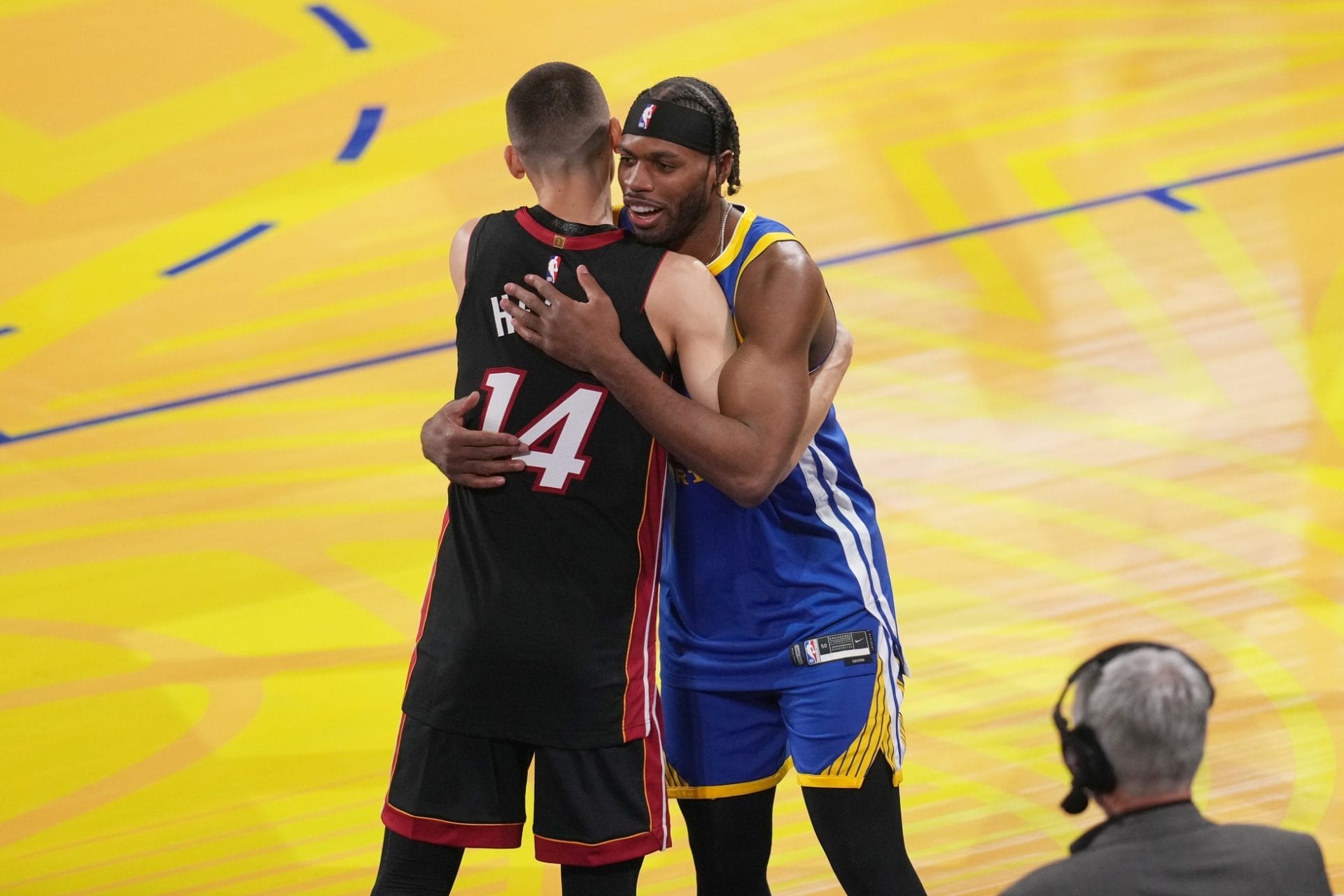 curry f uhrt warriors zum sieg uber die lakers