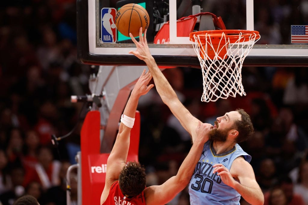 curry f uhrt warriors zum souver anen sieg