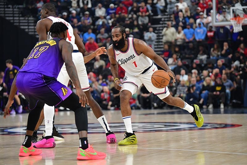 harden f uhrt 76ers zum sieg