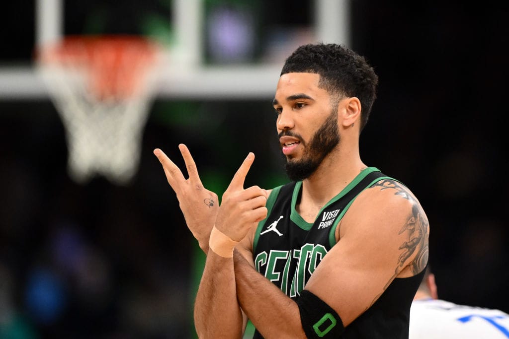 james f uhrt lakers zum klaren sieg