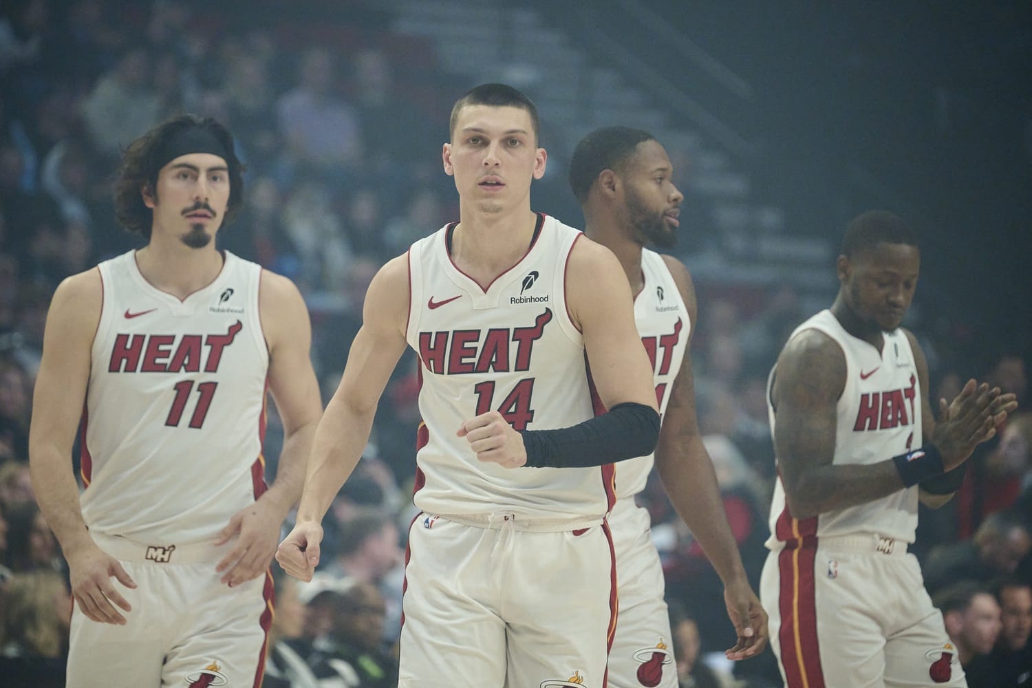 jokic und die nuggets uberrollen lakers im preseason auftakt