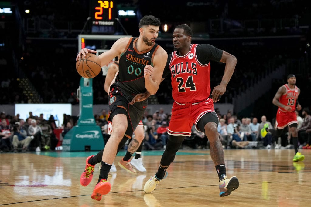 lakers dominieren phoenix in hitzigem duell