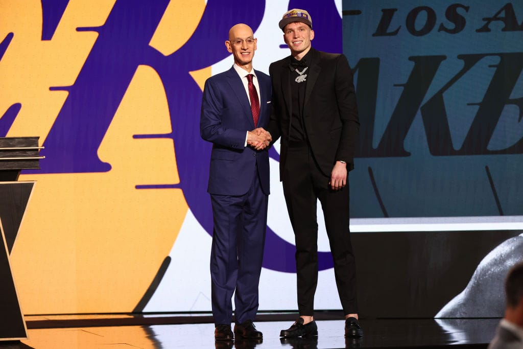 lebron f uhrt lakers zum wichtigen heimsieg