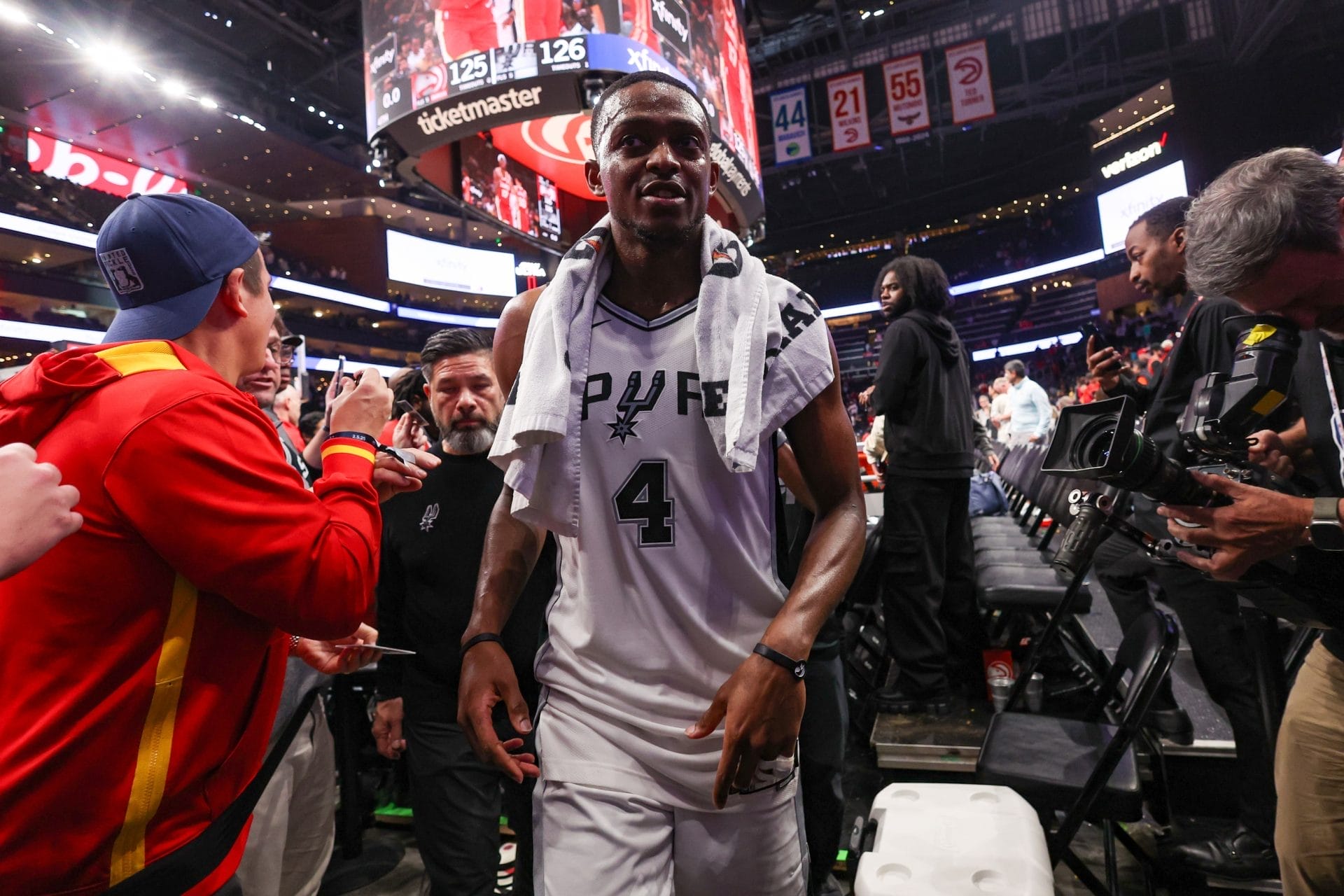lebron treibt lakers zum statement sieg uber warriors