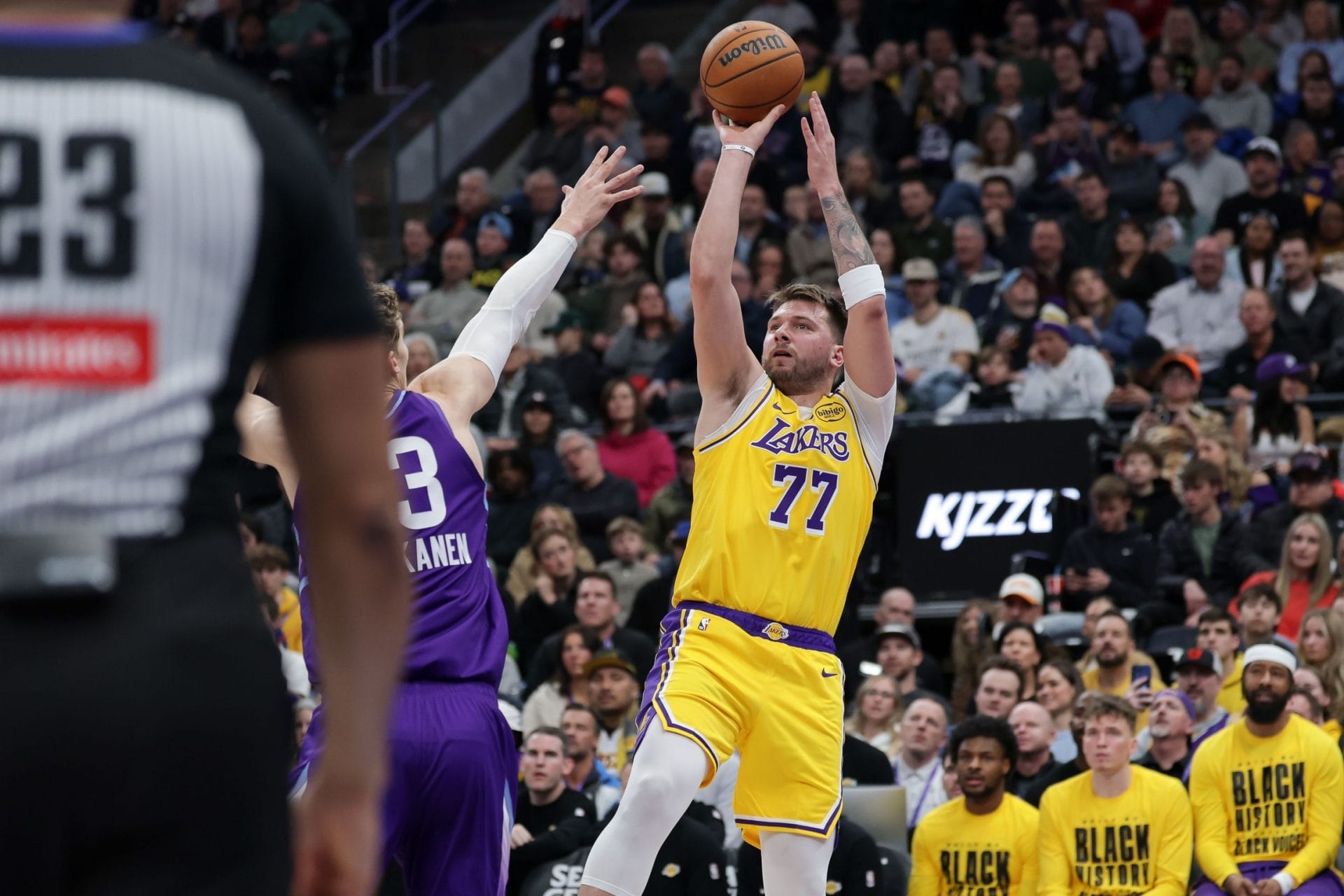 lebrons triple double f uhrt die lakers zum sieg
