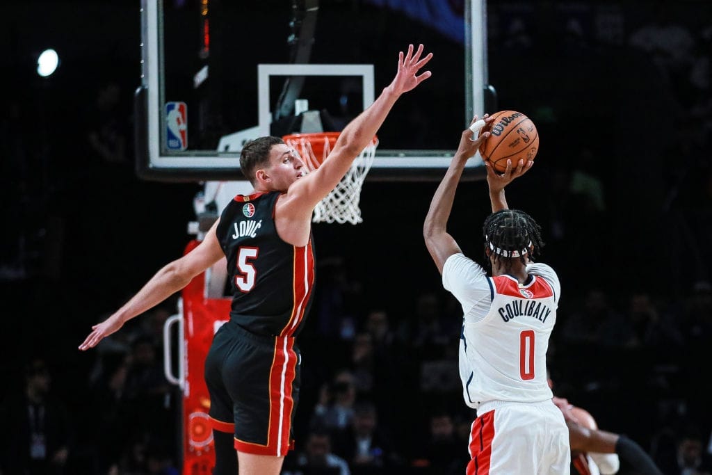 warriors schnappen den sieg in letzter sekunde