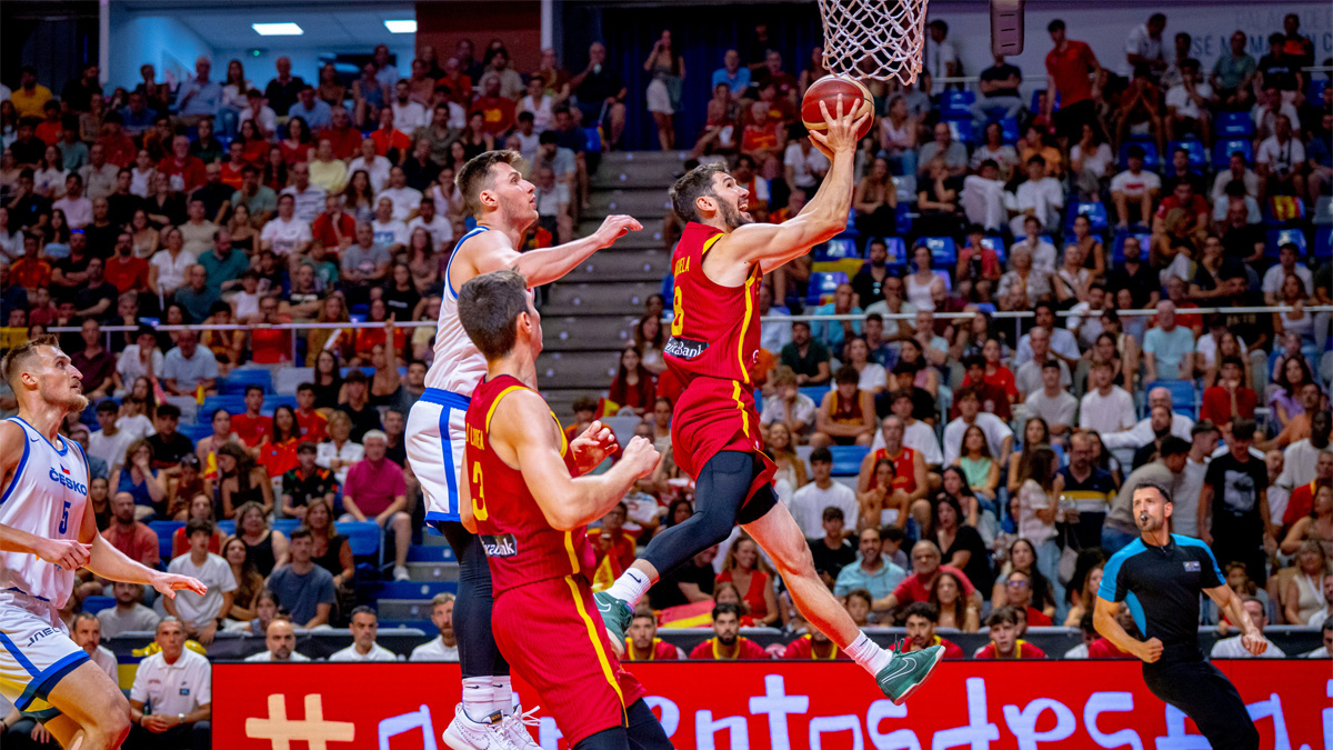 spanien legt 1 0 vor