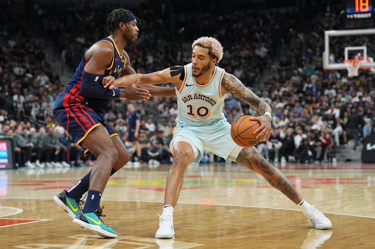 warriors drehen das spiel und besiegen cavaliers in overtime