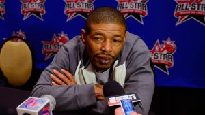 Muggsy Bogues at a press conference.