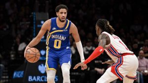 Tyrese Haliburton starting an attack against the Detroit Pistons.