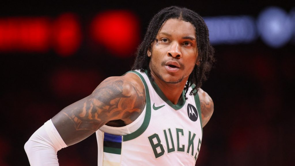 Kevin Porter Jr. playing a game with the Milwaukee Bucks.