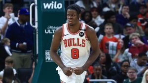 Caleb Wilson celebrating a play against the Milwaukee Bucks.