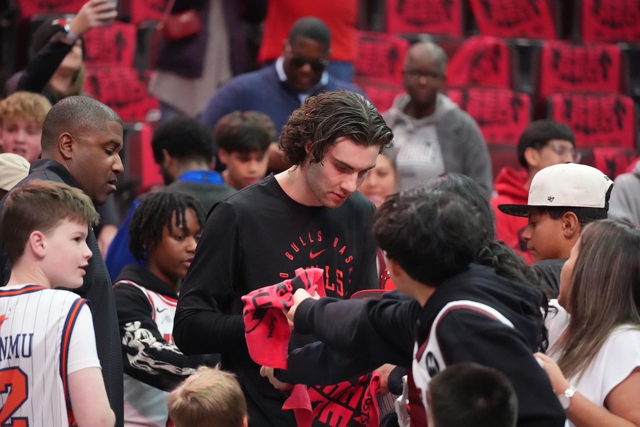 curry leidt warriors naar ruime uitzege