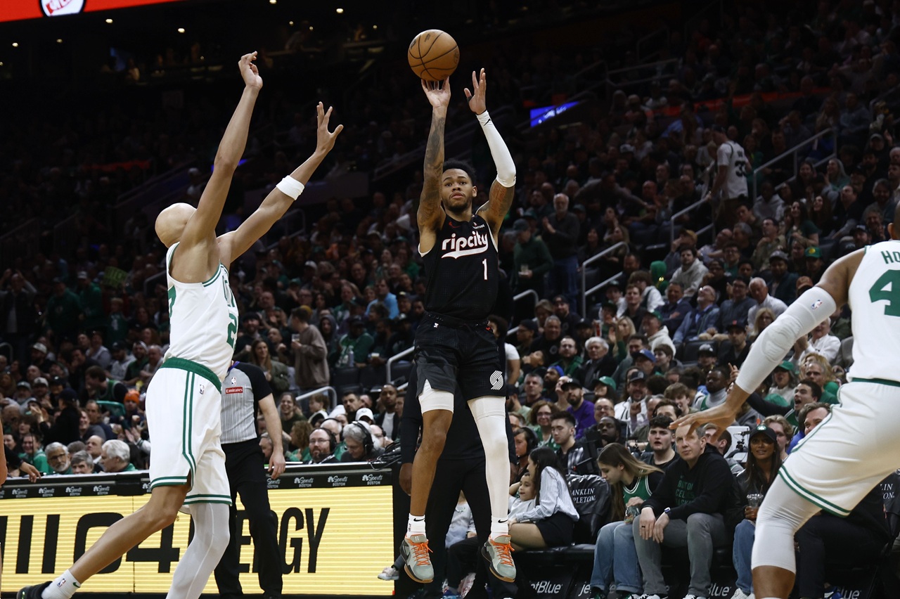 curry scoort cruciale drie warriors verslaan lakers