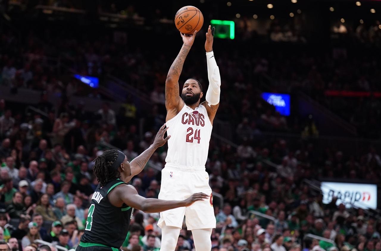curry stuwt warriors naar zege in verlenging