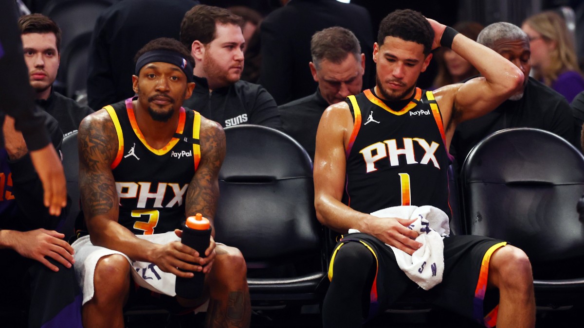 booker leidt suns naar zege