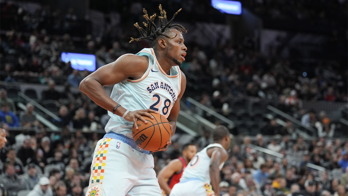 charles bassey leidt spurs naar ruime zege