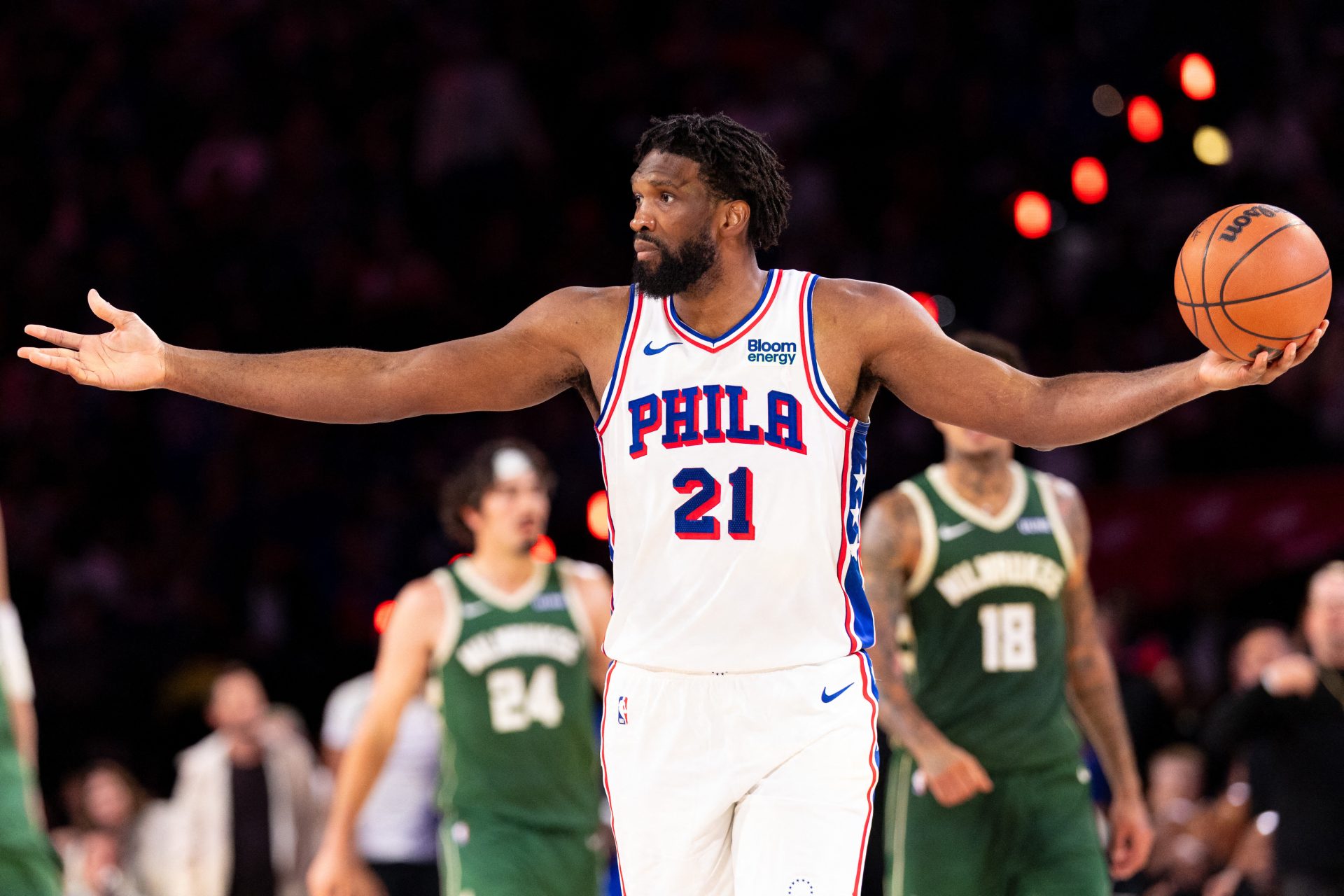 Joel Embiid speelt tegen de Milwaukee Bucks.