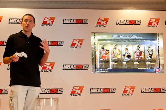 Erick Boenisch, productor del videojuego NBA 2K12 hablando del modo NBA´s Greatest
