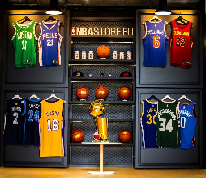 El trofeo Larry O'Brien, de gira por España