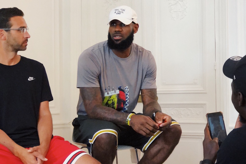 LeBron James en París: regaliz, Eminem y mucho saber estar