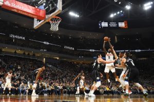 Canasta ganadora de Jamal Crawford para tumbar a los Bucks