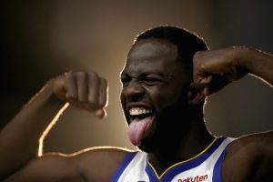 Curry vuelve a brillar en el regreso de Draymond Green con los Warriors