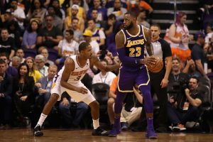 Lakers y Suns discuten un traspaso por Trevor Ariza