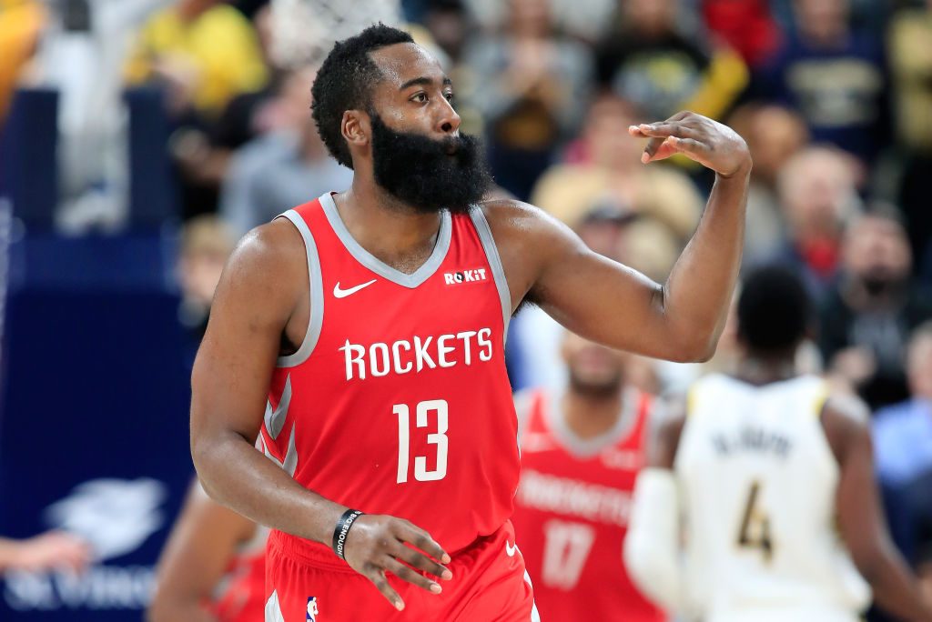 Otro triple-doble de James Harden para ganar a Memphis