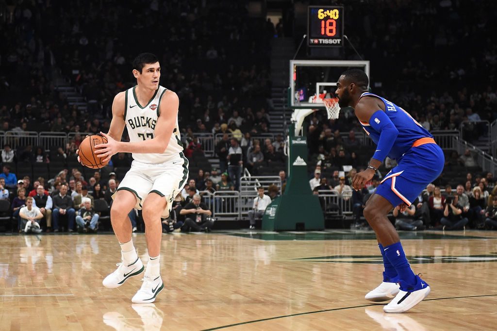 Ilyasova, baja indefinida tras fracturarse la nariz