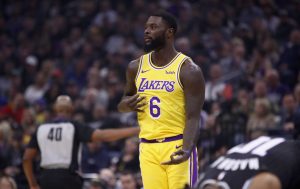 A los árbitros se les va de las manos: absurda técnica a Stephenson