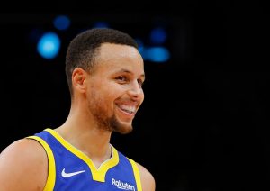 Stephen Curry, el hábito de romper la historia