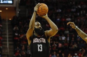 Triple-doble de 50 puntos de James Harden para superar a los Lakers