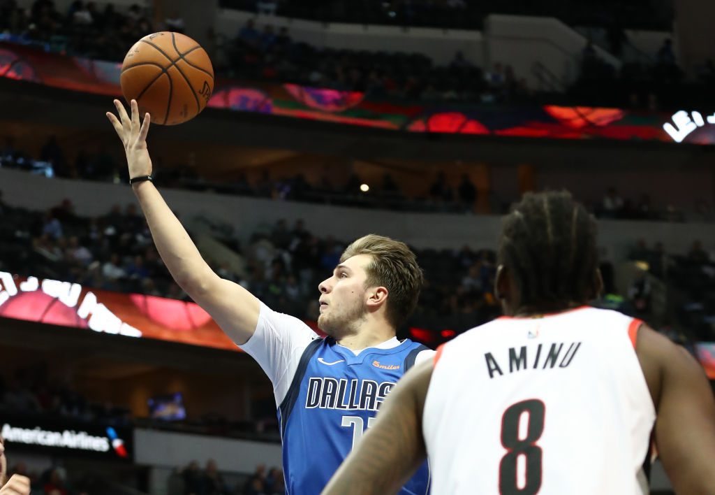 Dallas sigue muy bien; Doncic, décimo partido por encima de los 20 puntos