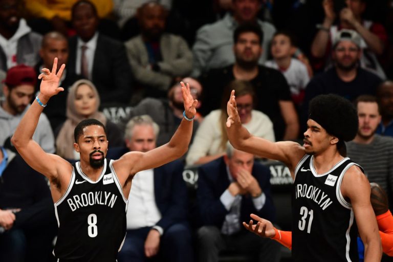 Brooklyn wins the derby with 25 points from Dinwiddie