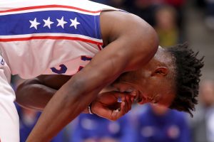 Jimmy Butler cae lesionado ante Detroit Pistons