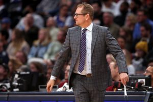 La NBA multa con 15.000 dólares a Nick Nurse