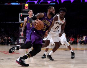 Triple-doble de LeBron James para superar a los Pelicans