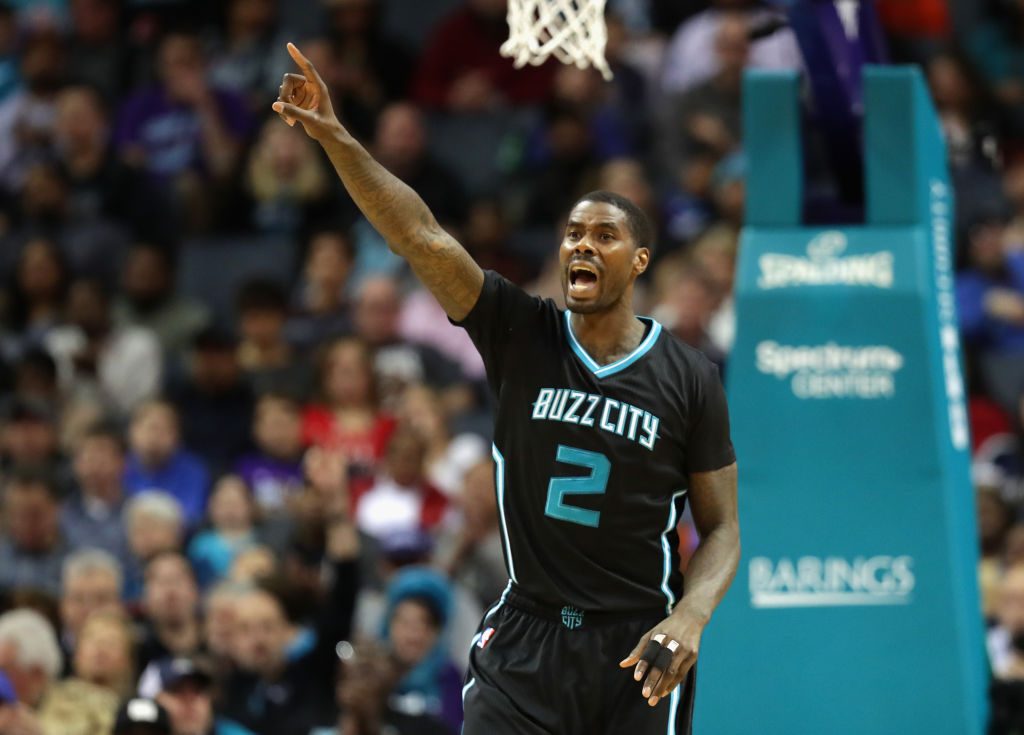 Marvin Williams sufre una distensión en el hombro derecho