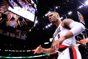 Lillard y la segunda unidad lograron imponerse a Toronto Raptors