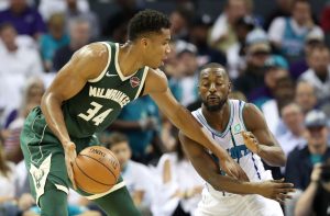 Sexta victoria seguida de Milwaukee tras remontar 12 puntos en el último cuarto