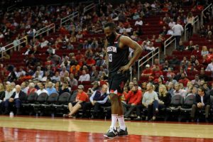 James Harden iguala a Kobe Bryant pero se queda muy solo ante los Magic