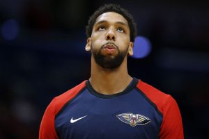 A falta de Anthony Davis, bueno es Jahlil Okafor