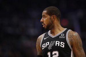 Aldridge supera sus problemas físicos para batir a New Orleans