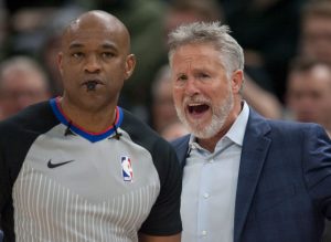 Los árbitros interactuarán en tiempo real con los fans durante partidos NBA