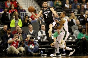 A falta de John Wall, bueno es Tomas Satoransky