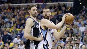Marc le gana la partida a Pau en el duelo de los hermanos Gasol