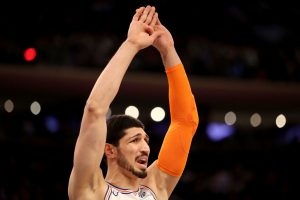 Enes Kanter se pega un atracón de comida y abandona el entrenamiento posterior por enfermedad