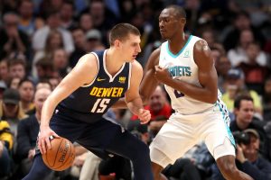 Jokic pide sitio en el All-Star con un partidazo ante los Hornets